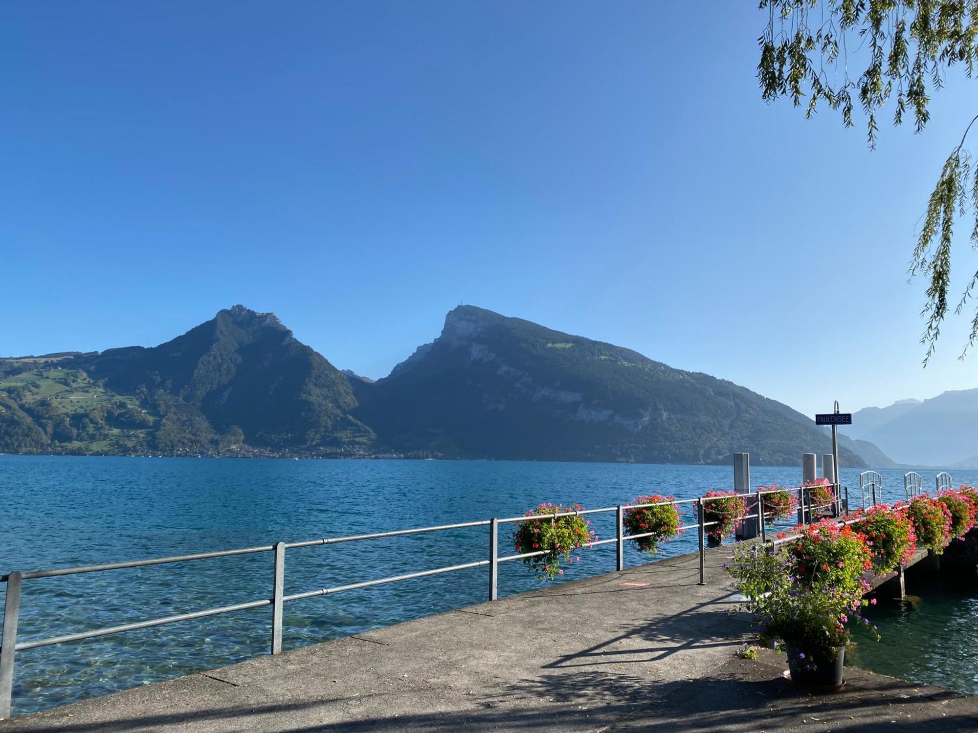 See Und Berge Family Faulensee Exterior foto